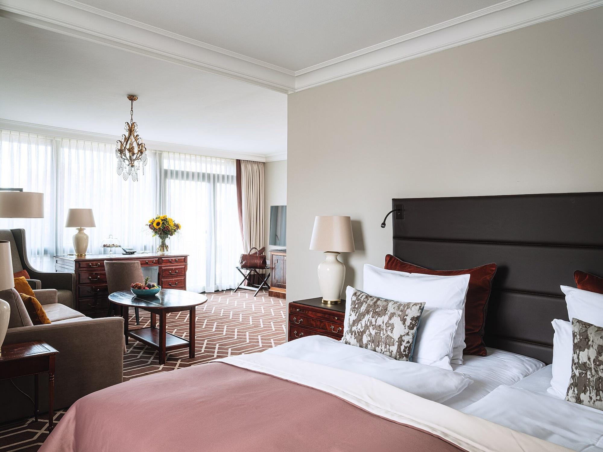 Althoff Hotel Fuerstenhof Celle Exteriér fotografie A suite at the Hotel de la Paix