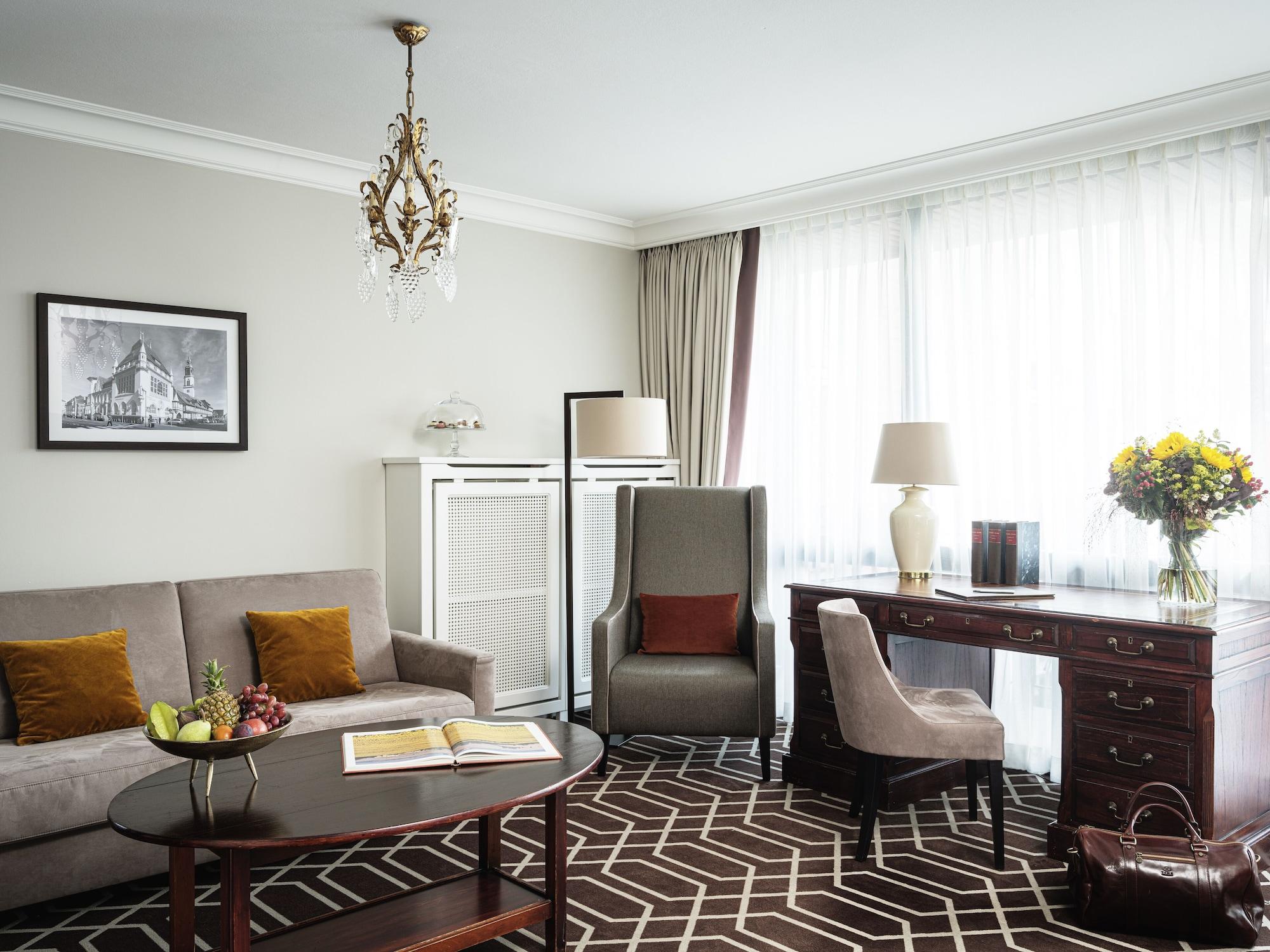 Althoff Hotel Fuerstenhof Celle Exteriér fotografie A suite at the Mandarin Oriental, Munich