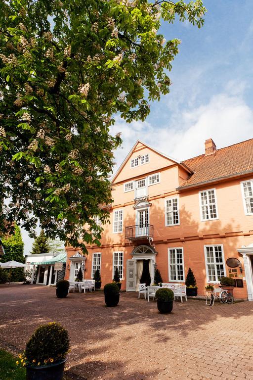 Althoff Hotel Fuerstenhof Celle Exteriér fotografie The former town hall of the village of Eutin