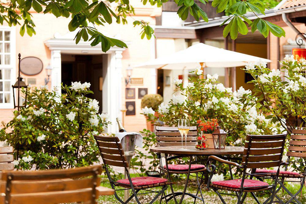 Althoff Hotel Fuerstenhof Celle Exteriér fotografie The garden of the hotel